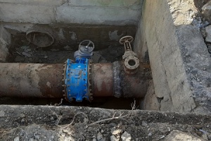 В Саратове меняют задвижки и затворы на водопроводных сетях