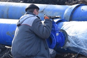 Смонтированы два дюкера на водопроводах в районе поселка Тут...